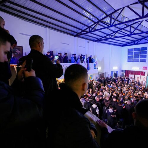 LDK mobilizohet në Matiqan: Abdixhiku premton 1.5 miliardë euro investime për Prishtinën