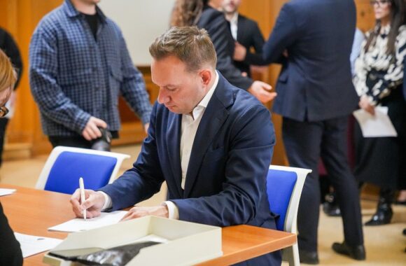 Zogaj regjistrohet për herë të parë si deputet: Me krenari dhe përulësi pranoj këtë përgjegjësi