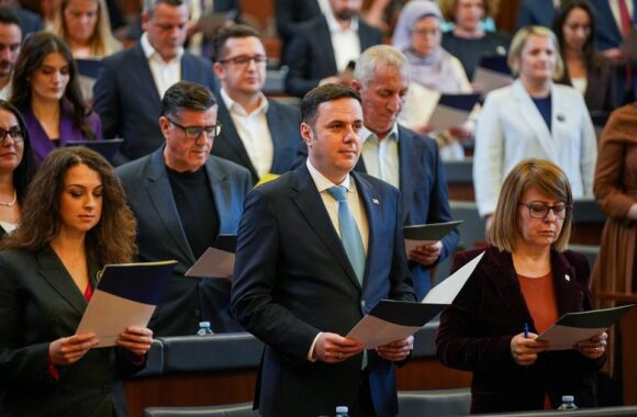 Abdixhiku pas betimit të deputetëve të LDK-së: Perdet ranë, numrat u panë – do ta mbrojmë Kushtetutën