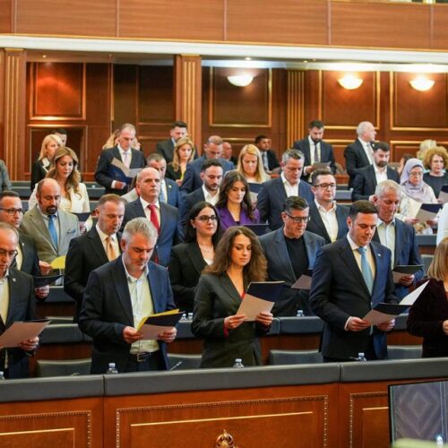 Konstituohet legjislatura e 9-të e Kuvendit të Kosovës, Zogaj jep betimin si deputet