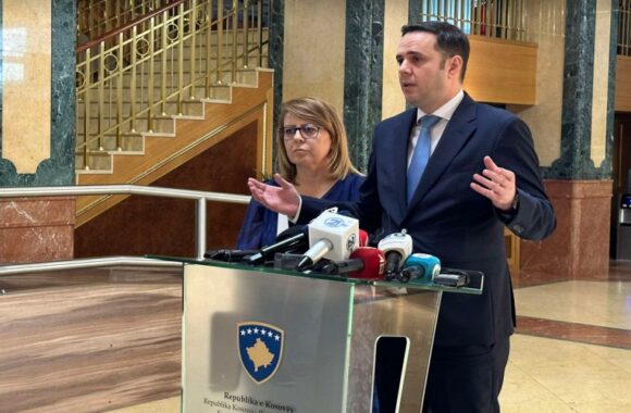 Abdixhiku akuzon Kurtin për krizë politike: Takimi ishte farsë, VV po kushtëzon procesin
