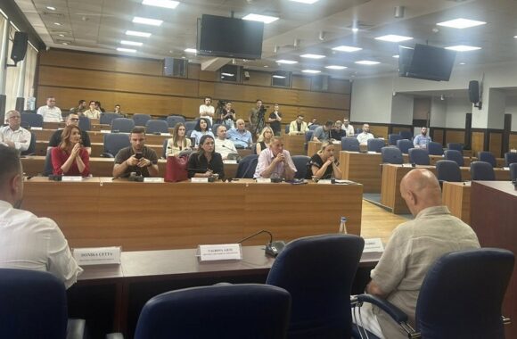 Nikçi Rexha: Vetëvendosje dhe PDK po e sabotojnë punën e Kuvendit në Prishtinë, qytetarët do t’i ndëshkojnë më 12 tetor