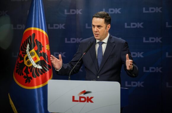 Lumir-Abdixhiku-3 Abdixhiku shpalosë planin 15 pikësh të ‘Qeverisë së Unitetit Kombëtar’