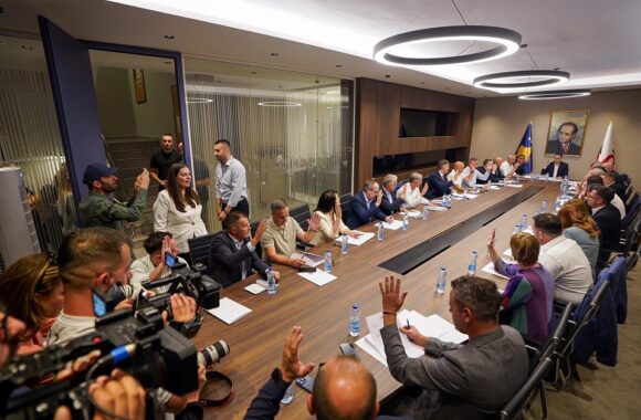 Abdixhiku prezanton kandidatët për 23 komuna