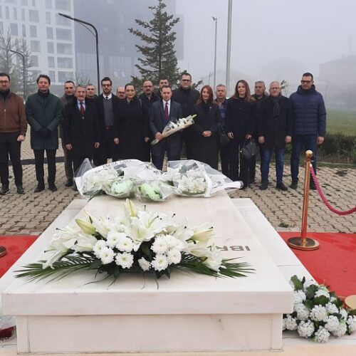 Dega e tretë e LDK-së nderon 81-vjetorin e lindjes së Presidentit historik Ibrahim Rugova