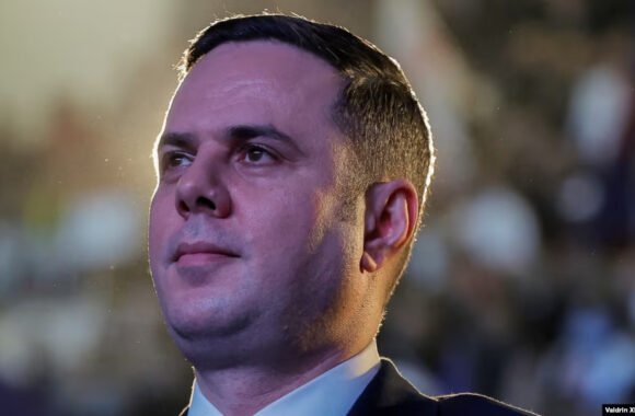 Lumir Abdixhiku i mbijeton votëbesimit në Kuvendin e LDK-së